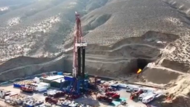 我国首套具有自主知识产权的智能钻井系统“长龙号”投用